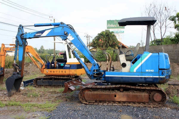 ขายแม็กโค KOBELCO SK042 (เทียบเท่า PC40) รถนอกญี่ปุ่น สภาพพร้อมใช้งาน 086-775-7900