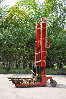 ขาย ลิฟต์ยกของ2ตัน เสาสูง((ของใหม่)) เปิดตู้ญี่ปุ่นติดมา1ตัว ขาย28,000บาท