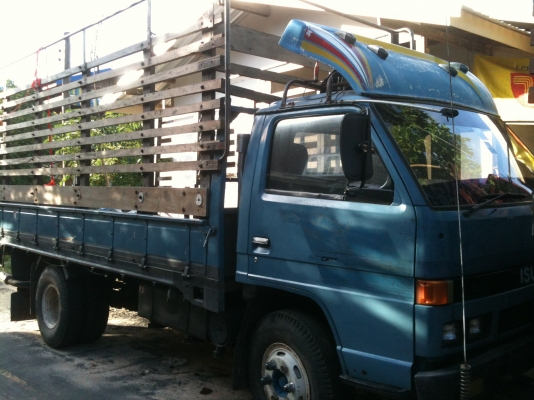 Isuzu.  Npr.  115. แรง