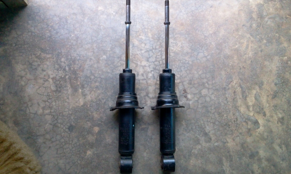 ขายโช้คคู่หน้าของเชพโรเรตหรืออีซูสุตัวเตี้ยครับ