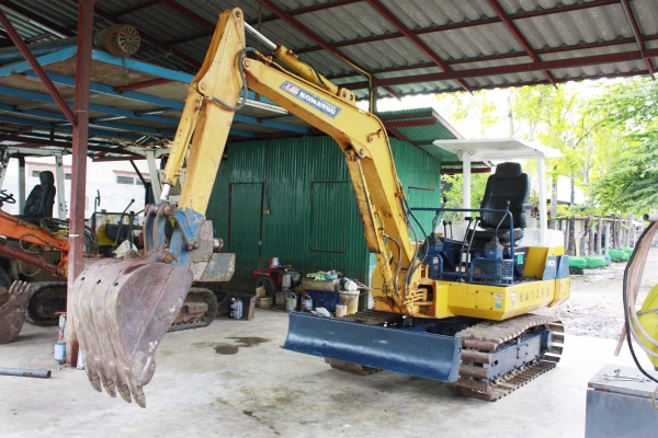 ขายแม็กโค KOMATSU PC30-6 รถนอกญี่ปุ่น สภาพรถสวยพร้อมใช้งาน 086-7757900