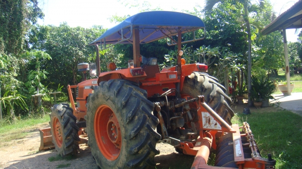 ขายรถไถ kubota M9000