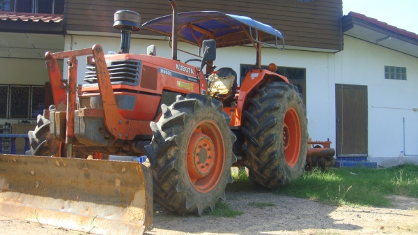 ขายรถไถ kubota M9000