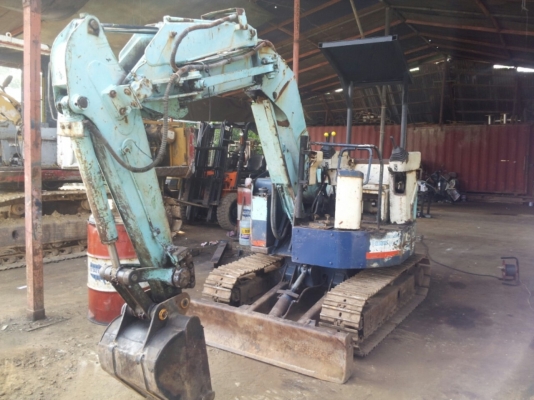 ขายรถแมคโครเล็ก PC-30  รุ่น IHI  สภาพพร้อมใช้งาน 250000 บาท