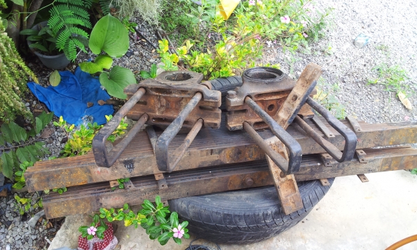 ตุ๊กตา+ แหนบ HINO KT.