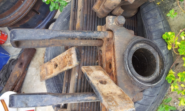 ตุ๊กตา+ แหนบ HINO KT.