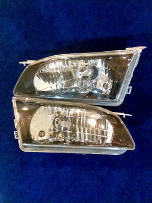 ไฟหน้า โตโยต้า ไฮทอค์ (ของใหม่)โคมดำแต่ง ราคาข้างล่ะ 1,250บาท Tel.085-150-9040