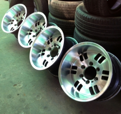 >>>อีกชุด ล้อ ENKEI 15x8.5 ออฟ-20 ใส่ 6/139.7 ลึกๆ ลายแนวๆ ครับ<<<