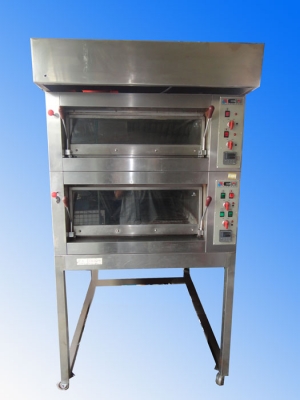 ขาย เตาอบเบเกอรี่ไฟฟ้า DECK OVEN ยี่ห้อ ESMACH ใช้ไฟ 380V มี 2 ชั้น  มีหินร้อนวางด้านใน หน้ากว้างประมาณ 100 ซม. ลึก ประมาณ 150 ซม. ราคาตอนซื้อมาประมาณ 200000 บาท  ต้องการขายราคาถูก