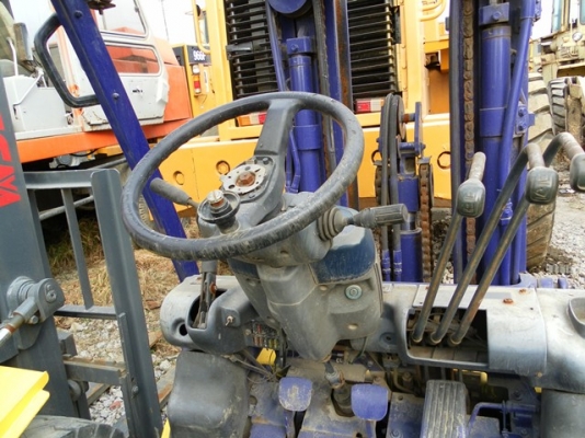Forklift - KOMATSU 3 ตัน เสาสูง 4 เมตร Forklift - KOMATSU 3 ตัน เสาสูง 4 เมตร