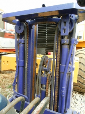 Forklift - KOMATSU 3 ตัน เสาสูง 4 เมตร Forklift - KOMATSU 3 ตัน เสาสูง 4 เมตร