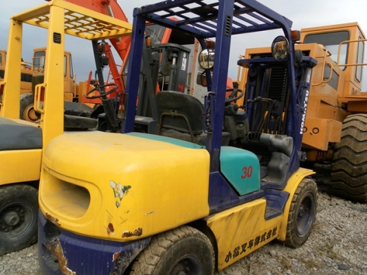 Forklift - KOMATSU 3 ตัน เสาสูง 4 เมตร Forklift - KOMATSU 3 ตัน เสาสูง 4 เมตร