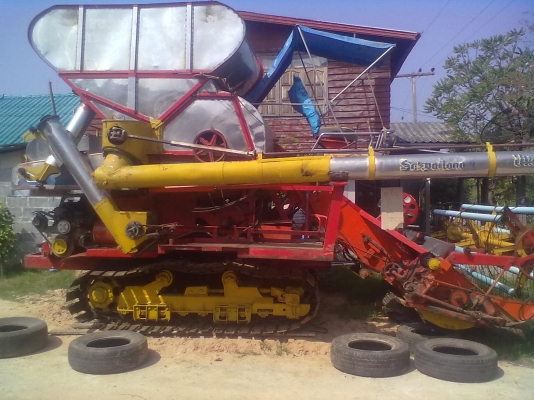 รถเกี่ยวไทยเส็งอุ้ม2.5ตัน เครื่องHINO HO7D 195 เทอร์โบสภาพพร้อมใช้