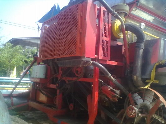 รถเกี่ยวไทยเส็งอุ้ม2.5ตัน เครื่องHINO HO7D 195 เทอร์โบสภาพพร้อมใช้