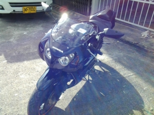 ขาย cbr400 ปี92 ทะเบี้ยนแท้ครับโอนขนสงได้ทัวไทยครับ75000ครับ  0851236195 ยอดราคานิ้พร้อมส่งครับทั้วไทย