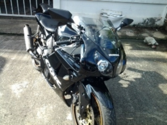 ขาย cbr400 ปี92 ทะเบี้ยนแท้ครับโอนขนสงได้ทัวไทยครับ75000ครับ  0851236195 ยอดราคานิ้พร้อมส่งครับทั้วไทย