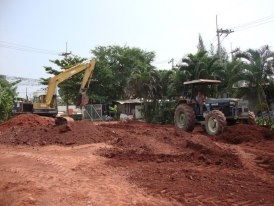 ขายรถไถ FORD NEWHOLLAND 7840 สองเพลาครับพร้อมหางผานสามใบตัดครับ