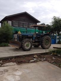 ขายรถไถ FORD NEWHOLLAND 7840 สองเพลาครับพร้อมหางผานสามใบตัดครับ