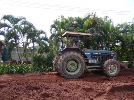 ขายรถไถ FORD NEWHOLLAND 7840 สองเพลาครับพร้อมหางผานสามใบตัดครับ