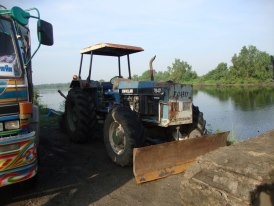 ขายรถไถ FORD NEWHOLLAND 7840 สองเพลาครับพร้อมหางผานสามใบตัดครับ