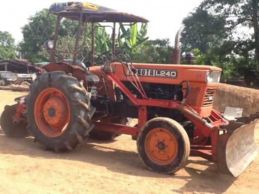 คูโบต้า L240 ใบมีดหน้า ผาน 5  รถใช้ในไร่สภาพดี งามๆครับ