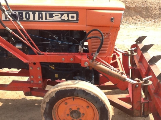 คูโบต้า L240 ใบมีดหน้า ผาน 5  รถใช้ในไร่สภาพดี งามๆครับ