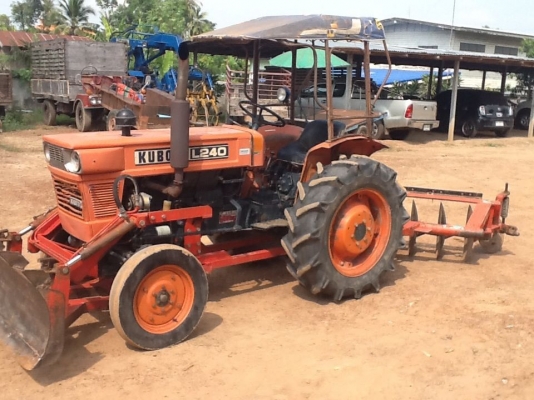 คูโบต้า L240 ใบมีดหน้า ผาน 5  รถใช้ในไร่สภาพดี งามๆครับ