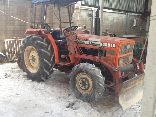 คูโบต้า L4202 4 WD 2 เพลา ใบมีดหน้า ผาน 6  รถไร่งามๆครับ