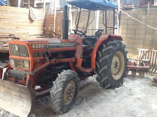 คูโบต้า L4202 4 WD 2 เพลา ใบมีดหน้า ผาน 6  รถไร่งามๆครับ