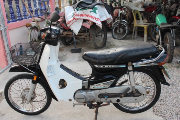 ดรีมคุรุสภาทะเบียนโอนสภาพเดิมๆสีเดิมสวยขายถูกๆไปเล ย9500บาท