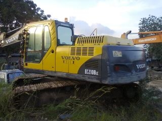 Volvo 210LC เดิมๆ จากห้างมือเดี่ยว ตามสภาพทดรองเองมีเก็บนิดหน่อย