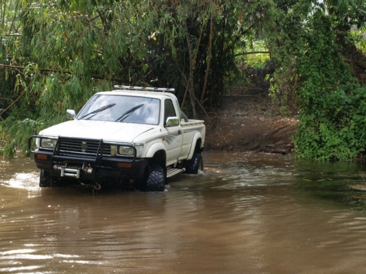 โตโยต้า LN 85