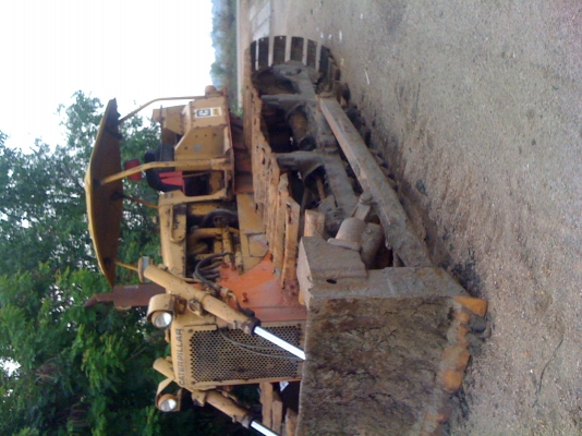 ขาาบรถแทรกเตอร์CAT D5B เครื่อง10Z  รถสวยพร้อมใช้งานเลยครับ