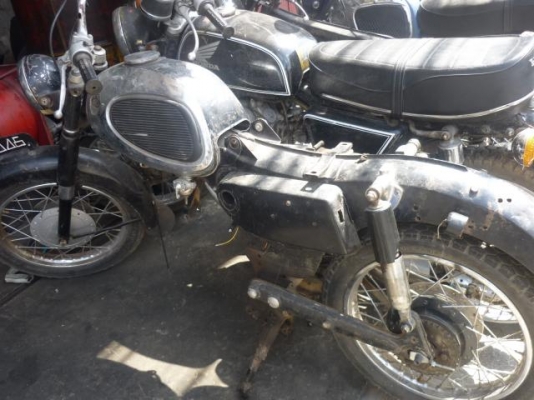 punk 1994 classic ล้มโปรเจคyamaha ya7 ไม่มีเวลาทำ ขายโคลงya7ใครรักya7ไม่ควรพลาดนะคับ หายากมากๆขอเปิดที่8500บาทลดได้นิดหน่อยคับรีบด่วน โทร087-5046004