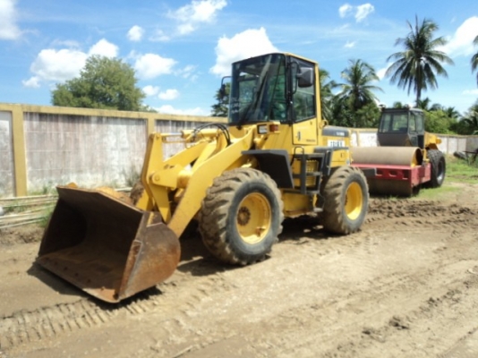 ละอองดาวแทรคเตอร์ ขายรถตักล้อยาง KOMATSU WA100-3 เก่านอก สภาพพร้อมใช้ราคาถูก