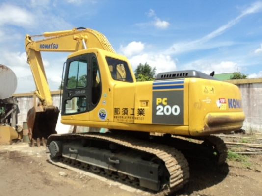 ละอองดาวแทรคเตอร์ ขายรถแบคโฮ KOMATSU PC200-6 เก่านอก สภาพพร้อมใช้ราคาถูก