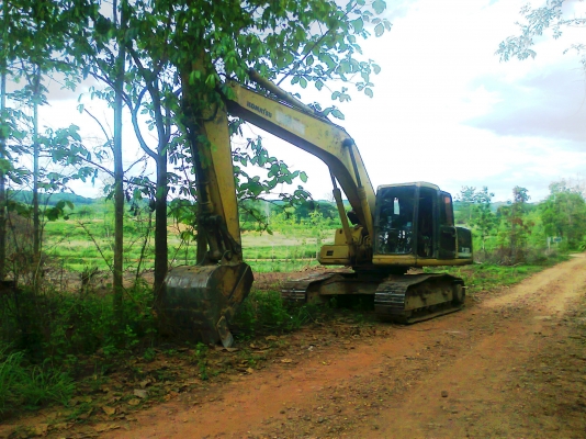 ขายด่วน  รถขุด KOMATSU PC200-6 รถสวย มีทะเบียนครบ.