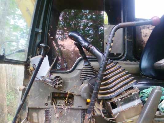 ขายด่วน  รถขุด KOMATSU PC200-6 รถสวย มีทะเบียนครบ.