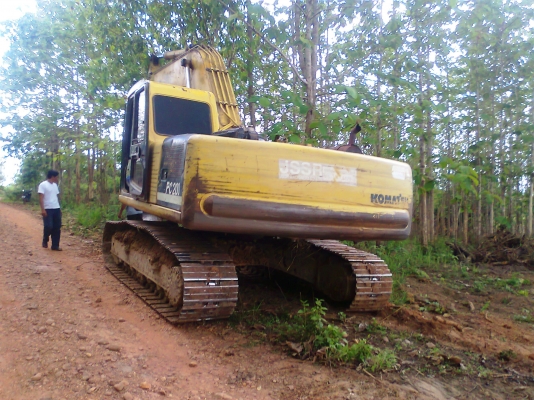 ขายด่วน  รถขุด KOMATSU PC200-6 รถสวย มีทะเบียนครบ.