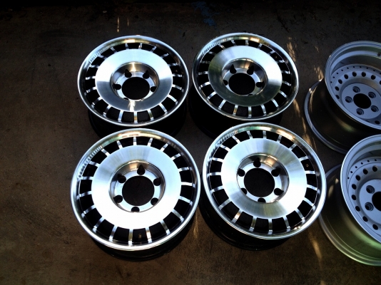 ขายล้อขอบ 15x7.5 ออฟ10 ใส่ 6 รู ลายสวย สภาพสวยมากครับ ขายล้อขอบ 15x7.5 ออฟ10 ใส่ 6 รู ลายสวย สภาพสวยมากครับ