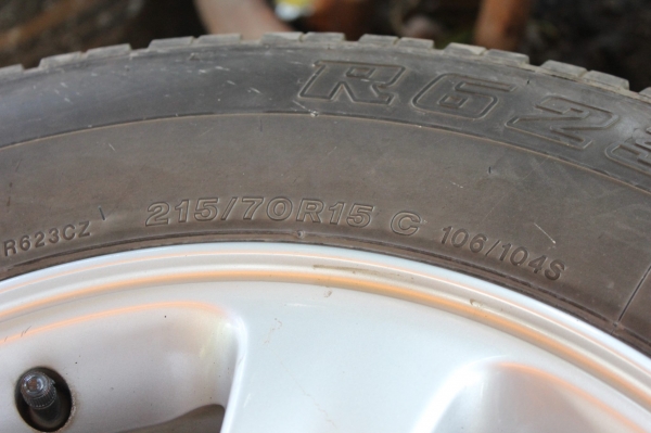 ขายยาง 215-70-15 ปลายปีั10 1ชุด ถูกๆ ดอกเป้นก้อนๆ ขายยาง 215-70-15 ปลายปีั10 1ชุด ถูกๆ ดอกเป้นก้อนๆ