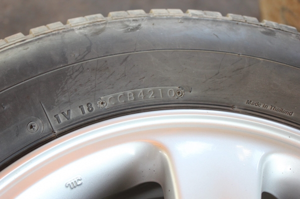 ขายยาง 215-70-15 ปลายปีั10 1ชุด ถูกๆ ดอกเป้นก้อนๆ ขายยาง 215-70-15 ปลายปีั10 1ชุด ถูกๆ ดอกเป้นก้อนๆ