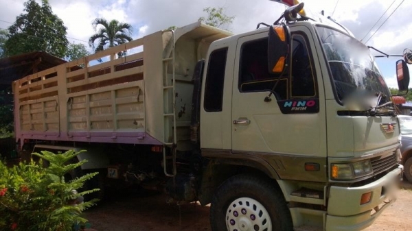 รถฮีโน่ 10 ล้อดั้ม FM1M 220 แรงม้า  สนใจติดต่อ 081 - 6079515