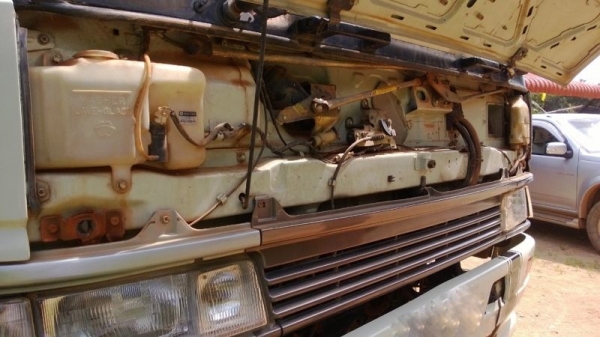 รถฮีโน่ 10 ล้อดั้ม FM1M 220 แรงม้า  สนใจติดต่อ 081 - 6079515