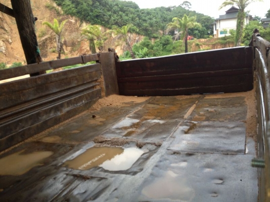 รถฮีโน่ 6 ล้อดั้ม 150 แรงม้า ปี 50  ( รถวิ่ง 110,000 กม. ) สนใจติดต่อ 081 - 6079515