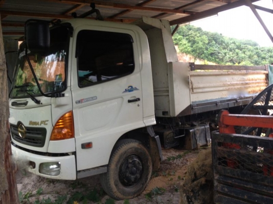 รถฮีโน่ 6 ล้อดั้ม 150 แรงม้า ปี 50  ( รถวิ่ง 110,000 กม. ) สนใจติดต่อ 081 - 6079515