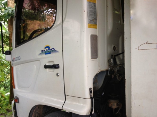 รถฮีโน่ 6 ล้อดั้ม 150 แรงม้า ปี 50  ( รถวิ่ง 110,000 กม. ) สนใจติดต่อ 081 - 6079515