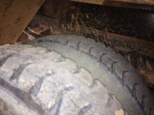 รถฮีโน่ 6 ล้อดั้ม 150 แรงม้า ปี 50  ( รถวิ่ง 110,000 กม. ) สนใจติดต่อ 081 - 6079515