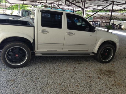 d max Hi lander 4ประตู สีขาว ปลายปี2009 เครื่อง3000vgs turbo เกีย auto d max Hi lander 4ประตู สีขาว ปลายปี2009 เครื่อง3000vgs turbo เกีย auto