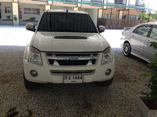 d max Hi lander 4ประตู สีขาว  ปลายปี2009 เครื่อง3000vgs turbo เกีย auto